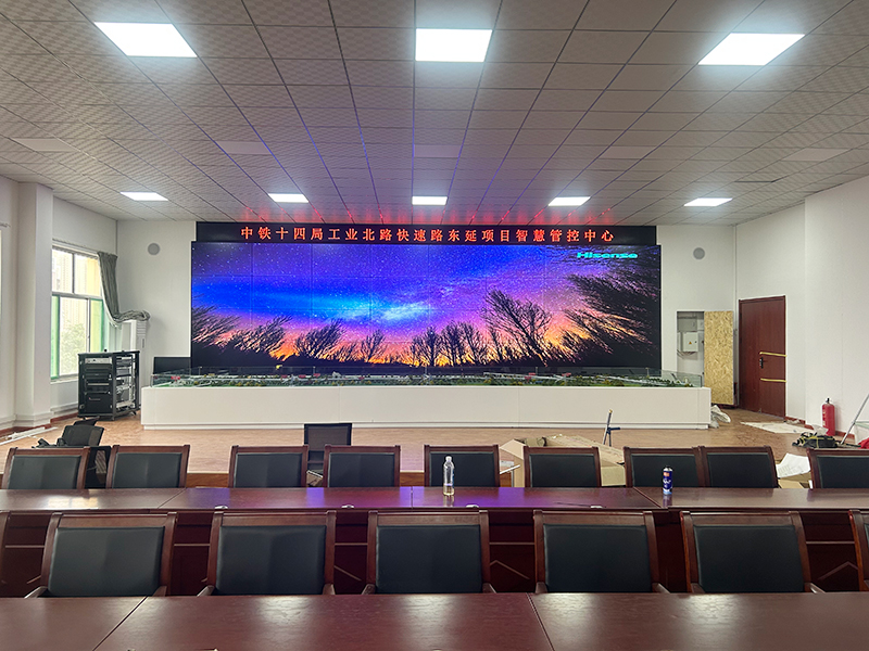 济南中铁十四局应用柯华达55寸3.5mm4×8液晶拼接屏