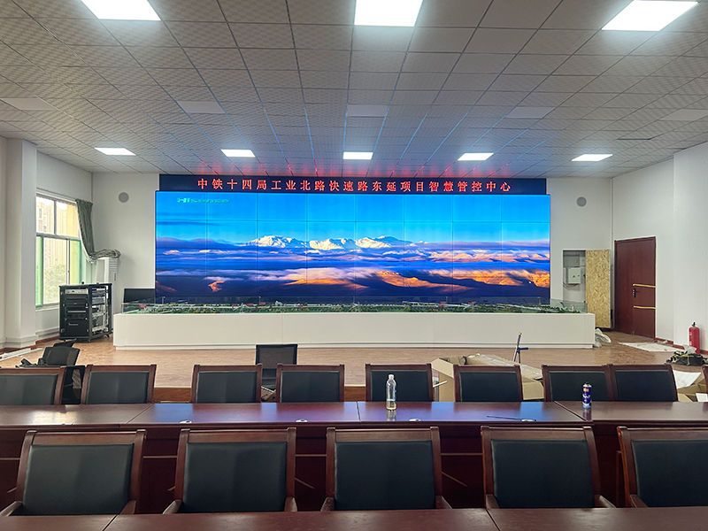 济南中铁十四局应用柯华达55寸3.5mm4×8液晶拼接屏